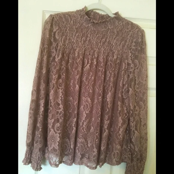 Cable & Gauge Pinky Taupe Lace Top - Picture 1 of 7